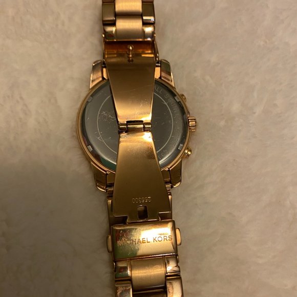 Michael Kors Watch w/extra links and original box main image 14